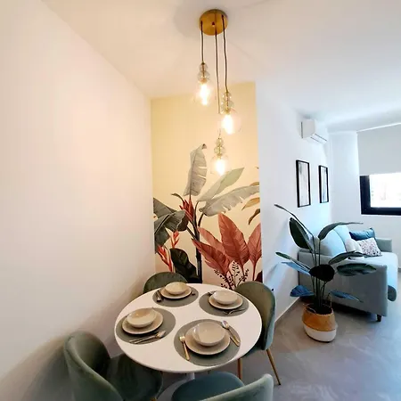 Gibralfaro Apolo Торремолінос