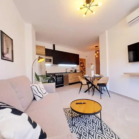 Gibralfaro Apolo טורמולינוס